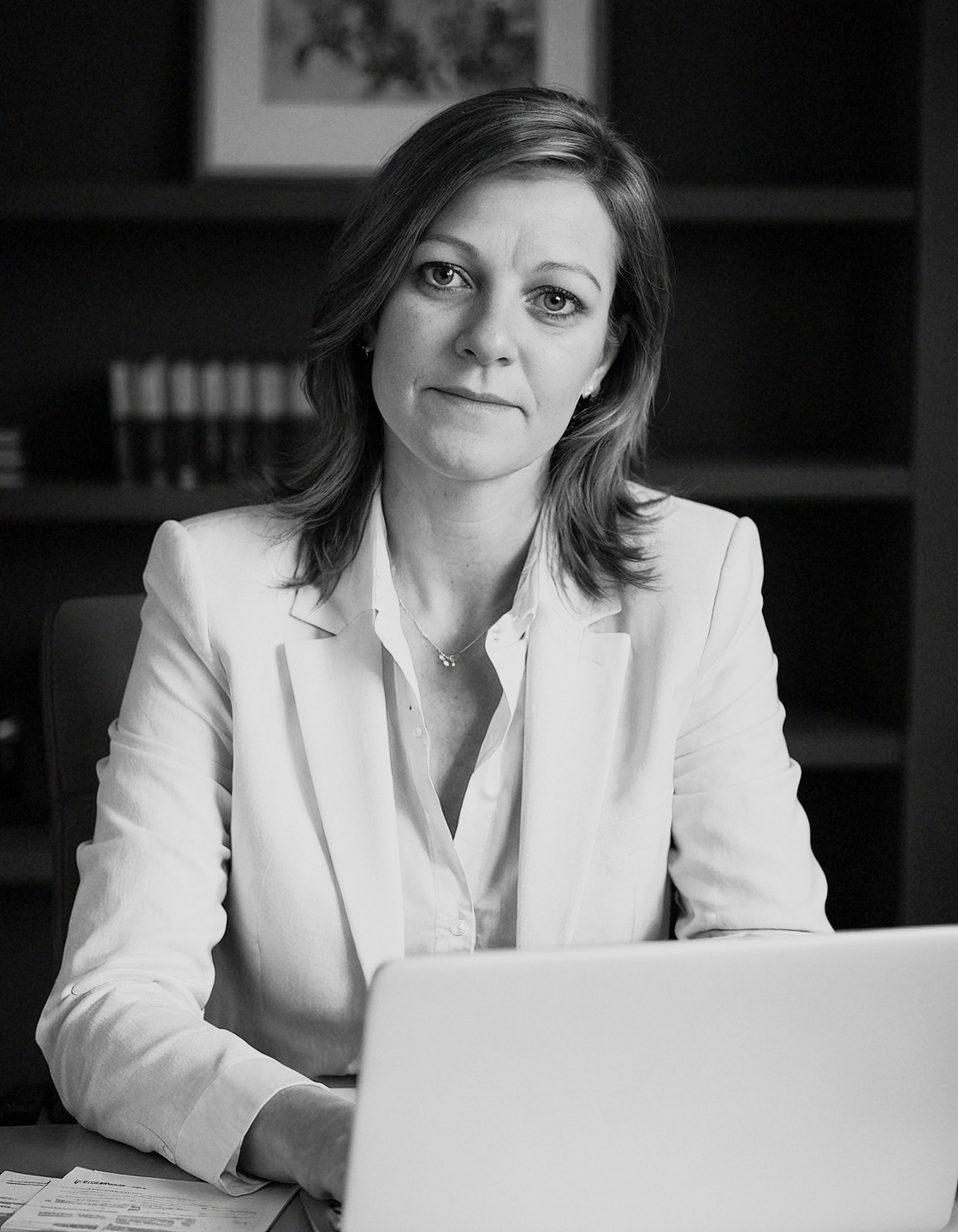 Sleep expert Lisa Gargaro offering hypnotherapy for insomnia, anxiety, and burnout recovery